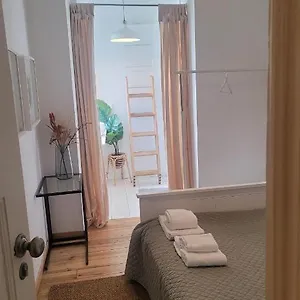 Tiny With Private Bathroom - Bairro Alto Gasthof